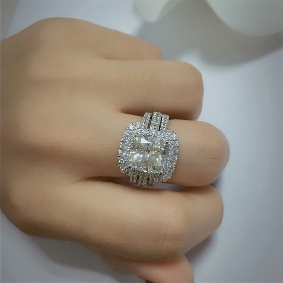 Jewelry - (Size 7)10k gold engagement ring set